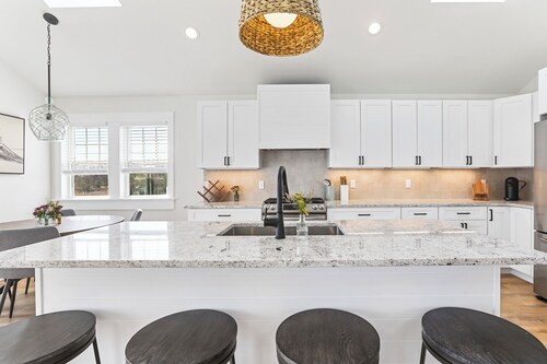 Brand New Manasquan Beach House, steps to beach!