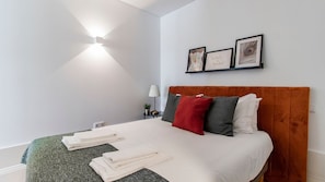 Een strijkplank/strijkijzer, gratis wifi, beddengoed