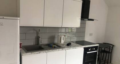 Coventry Charmer - 1 Bedroom Studio