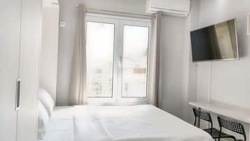 1 bedroom, in-room safe, desk, iron/ironing board