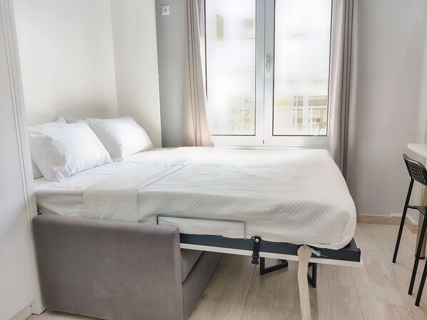 1 bedroom, in-room safe, desk, iron/ironing board