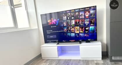 City Centre 1-bed Apartment in Preston With Sky