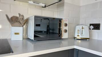 Apartment | Private kitchen | Fridge, microwave, oven, stovetop