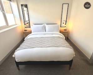 1 habitación, escritorio, tabla de planchar con plancha y wifi gratis