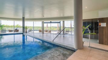Indendørs pool
