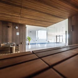 Couples treatment room(s), sauna, hot tub, steam room