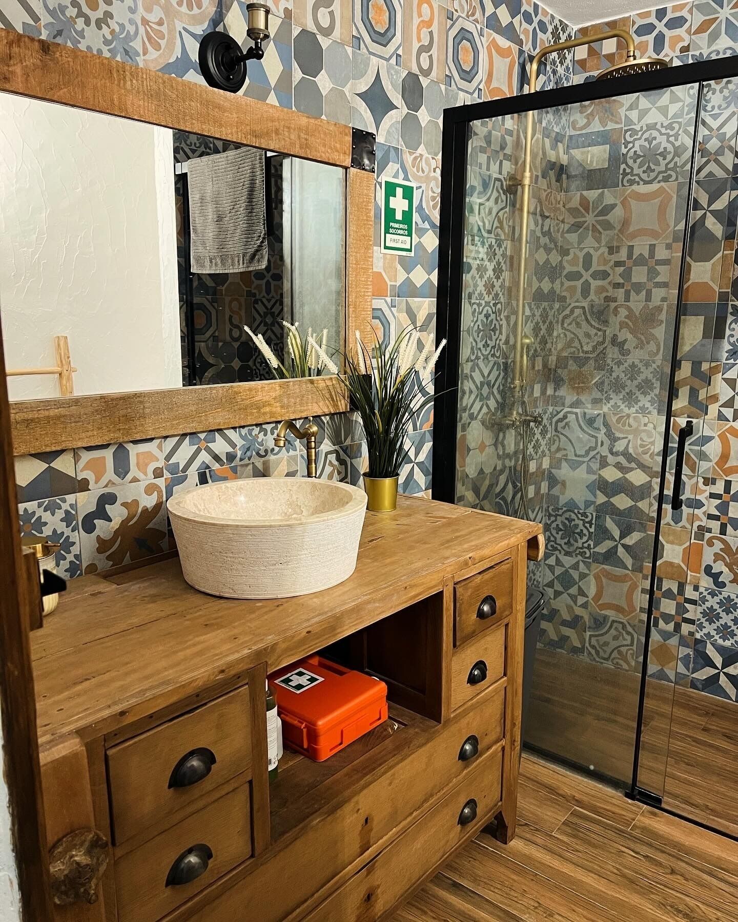 House | Bathroom | Shower, hair dryer, towels