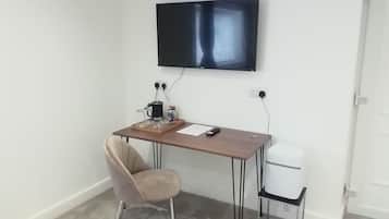 1 habitación, tabla de planchar con plancha, wifi gratis y ropa de cama