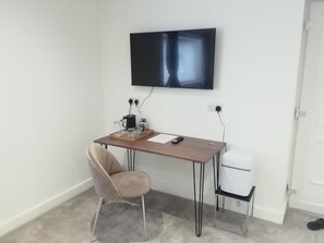 1 habitación, tabla de planchar con plancha, wifi gratis y ropa de cama 