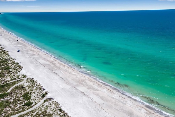 Beach nearby, sun loungers, beach towels