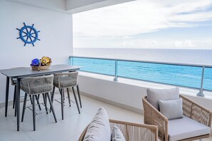 Premium-Apartment, 2 Schlafzimmer, Balkon, Meerblick | Blick vom Balkon