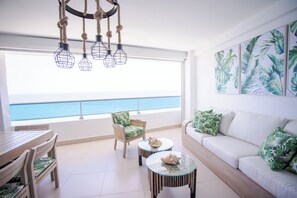 Deluxe-huoneisto, merinäköala | Terassi/patio