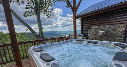 Cloud 9: Log Cabin, Stunning View, Luxury Hot Tub, Gas Fire Pit, 30 min to Boone