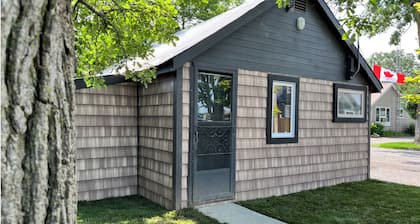 Fully Renovated original Percy Boom Haven cabin.