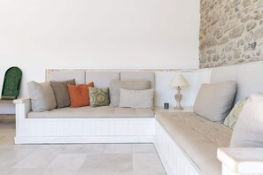 Interior - Along the water, village house with swimming pool (Couffoulens)