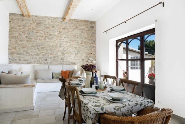 Dining - Along the water, village house with swimming pool (Couffoulens)