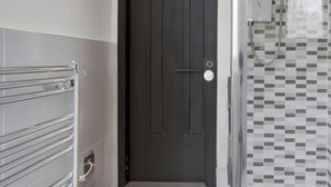 Interior - Spacious Gloucester Gem (London)