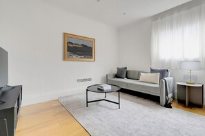 Living area - Spacious Gloucester Gem (London)