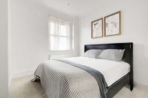 Apartment | 2 bedrooms, iron/ironing board, free WiFi, bed sheets - Spacious Gloucester Gem (London)