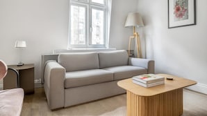 Living area - Central London 2 Beds (London)