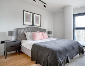 2 bedrooms, iron/ironing board, free WiFi, bed sheets - Lourdes Close Peaceful (London)