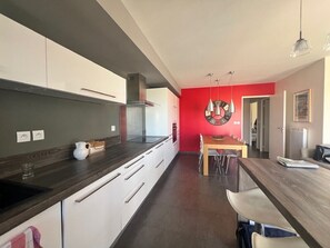 Refrigerador, microondas, horno y lavavajillas 