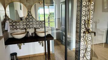 Villa | Bathroom | Shower, hair dryer, towels