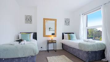 House | 5 bedrooms, free WiFi, bed sheets