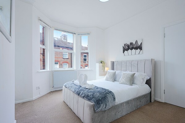 บ้านพัก | 5 ห้องนอน, Wi-Fi ฟรี, ผ้าปูที่นอน