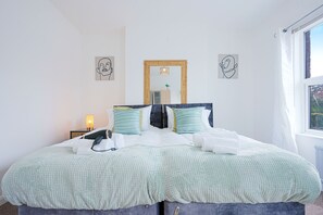 House | 5 bedrooms, free WiFi, bed sheets