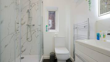 House | Bathroom | Shower, towels