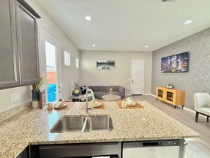 Interior - Modern Guest Suite in Tucson-Vail (Tucson)