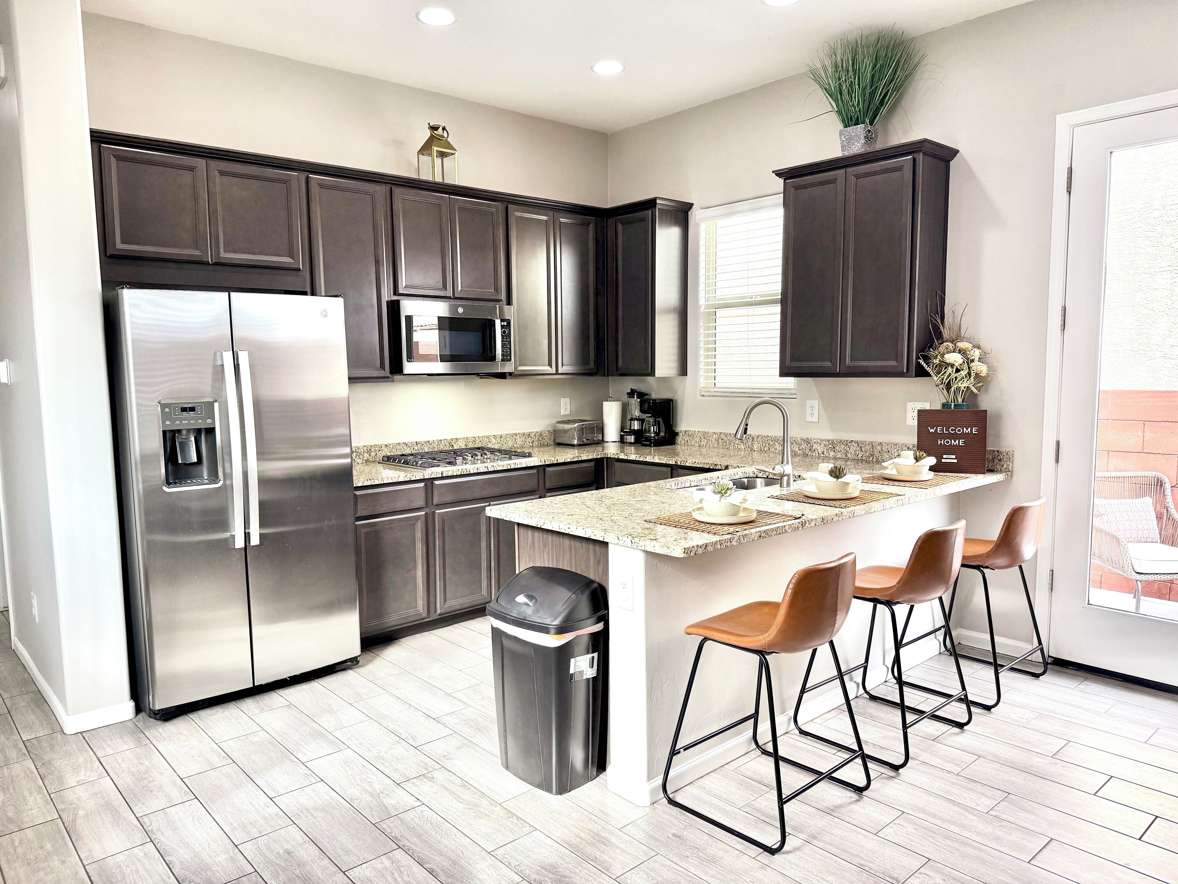 Refrigerador, microondas, horno, placa de cocina