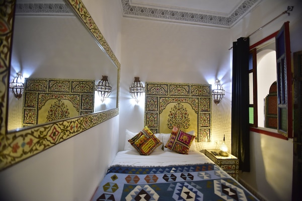 Kamar Double Basic, 1 Tempat Tidur Queen | Seprai premium, Wi-Fi gratis, dan seprai linen