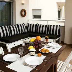 Outdoor dining - Aristotelia Gi Ikies - Cozy Pool & Sunny Getaway (Olimpiada)