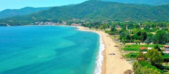 Aristotelia Gi Studio - Cozy Poolside Bliss