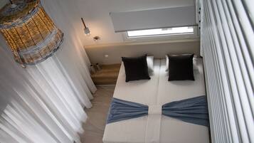 1 bedroom, travel crib, WiFi, bed sheets