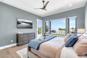 5 chambres, bureau, fer et planche à repasser, lit parapluie