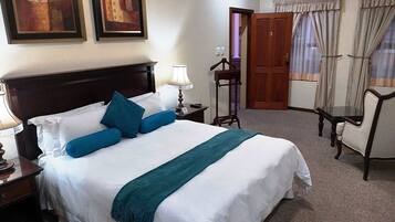 غرفة ديلوكس مزدوجة - سرير كبير - لغير المدخنين - بحمام خاص | ألحفة محشوة بالريش وبديكورات فريدة لكل غرفة وطراز فريد لكل وحدة ومكتب