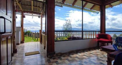 Mirador La Esperanza con vista sobre todo el Embalse de Tominé