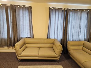 Apartment | Living area | TV - Stunning 2-bed Apt-freeparking, Close to City (Belfast)