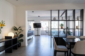 Deluxe Apartment, 1 Bedroom (906) | Living area | 50-inch Smart TV with cable channels, Netflix, pay films