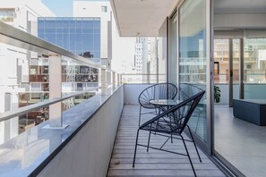 Deluxe Apartment, 1 Bedroom (906) | Balcony