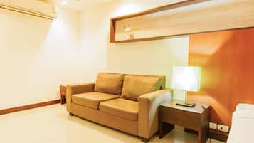 Deluxe Double Room | In-room safe, individually decorated, individually furnished, desk