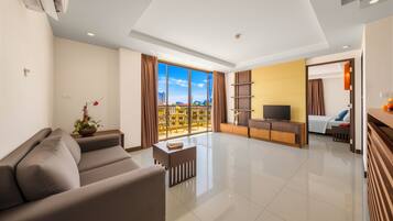 Premium bedding, in-room safe, individually decorated