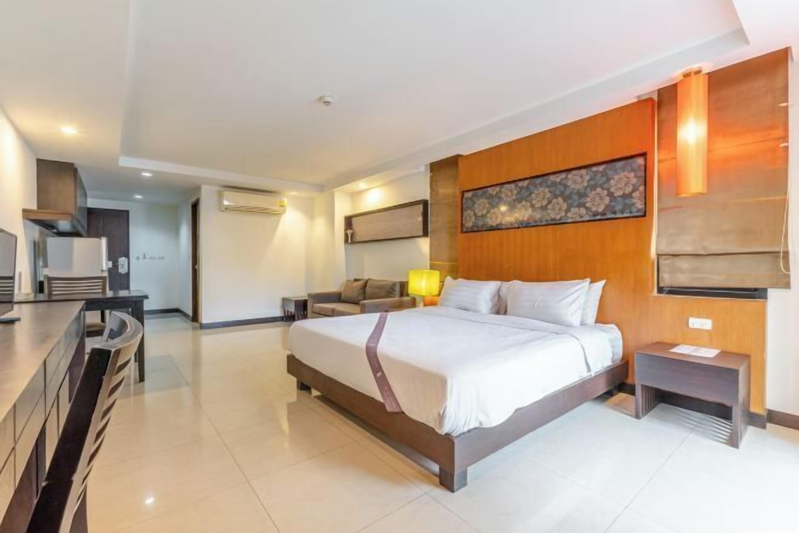In-room safe, individually decorated, individually furnished, desk