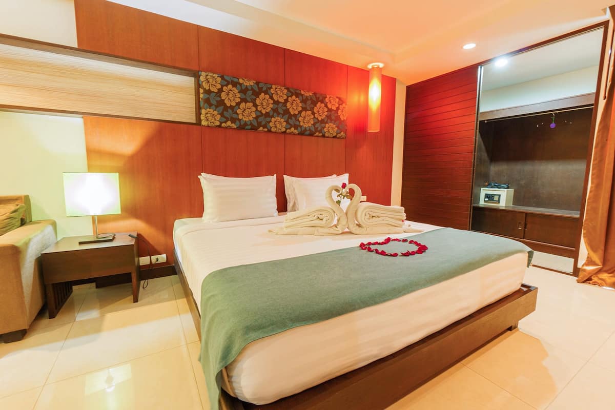 Deluxe Double Room | In-room safe, individually decorated, individually furnished, desk