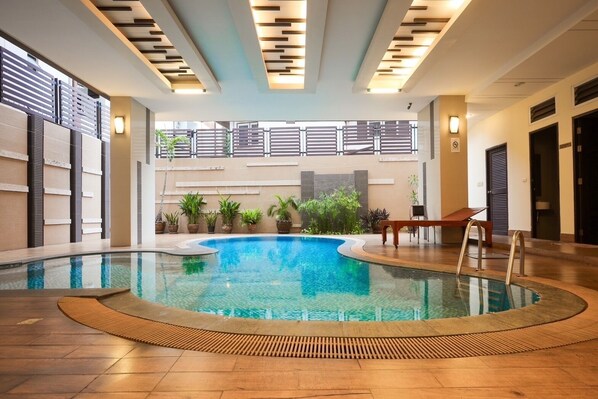 Indoor pool - Tycoon Suite Pattaya (Pattaya)