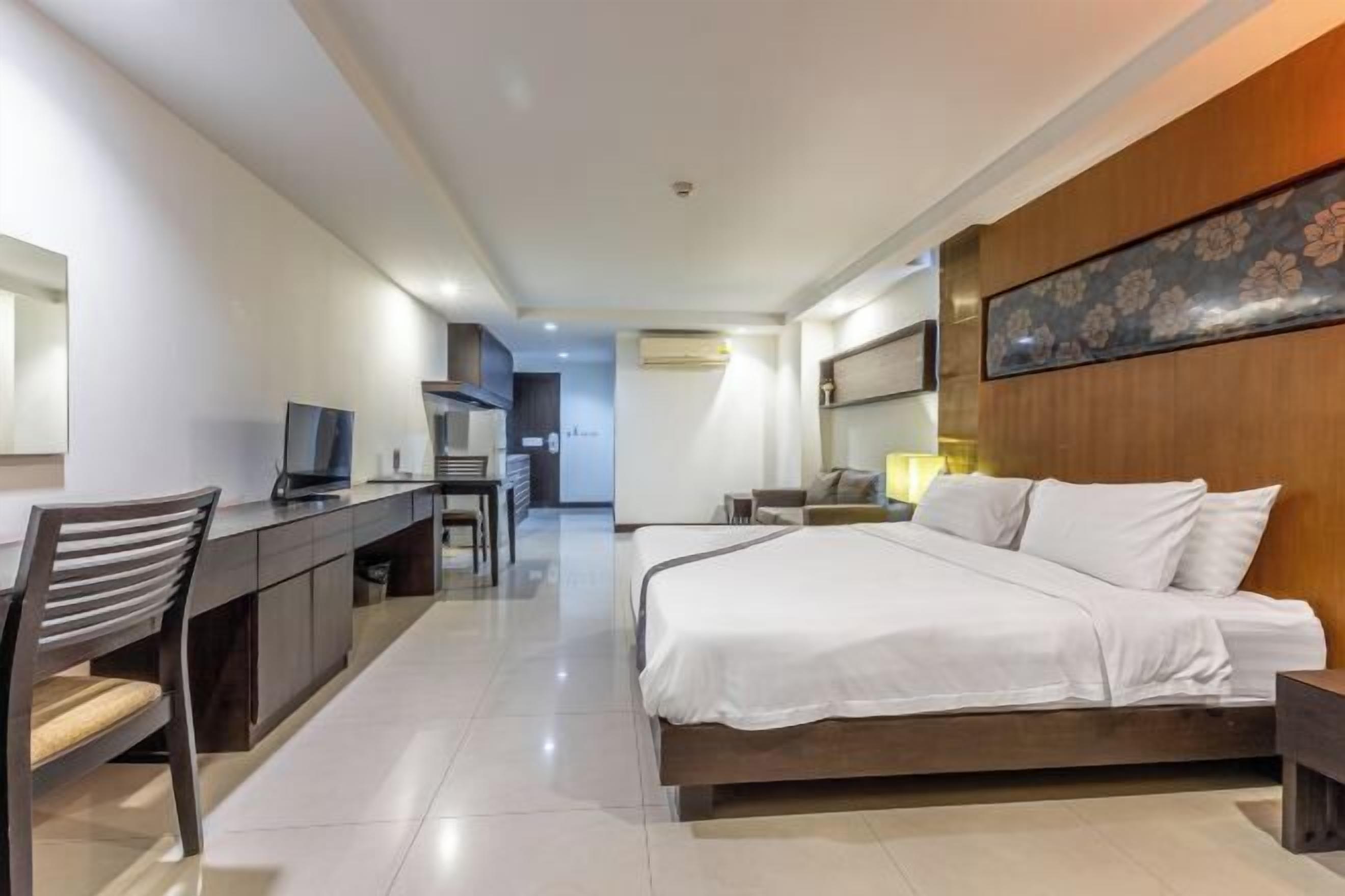 In-room safe, individually decorated, individually furnished, desk