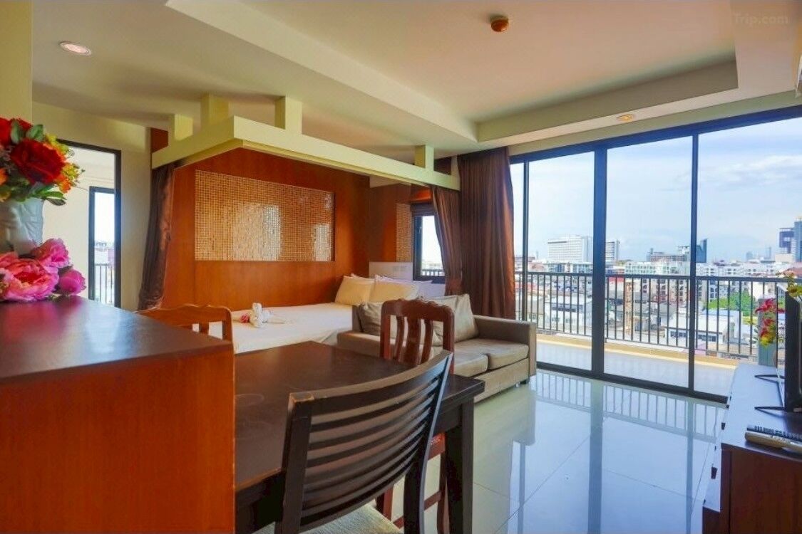 Family Room | Room amenity